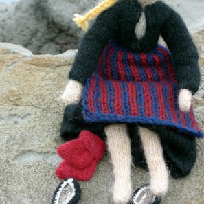 Kit tricot Tricoteuse d'Islande: costume traditionnel de Theodora