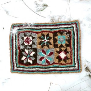 Le chat islandais de Noël dévorera-t-il Theodóra? Couverture jacquard intarsia islandais