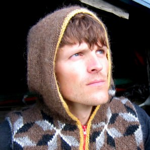 Le tricot jacquard islandais: modèle veste homme à capuche