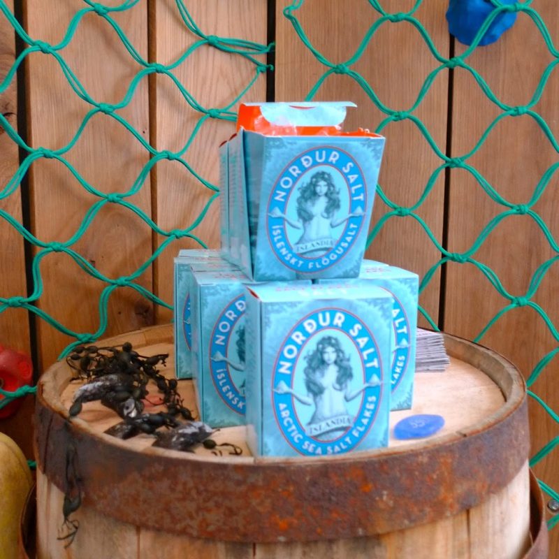 Tricoteuse d'Islande – Hélène Magnússon