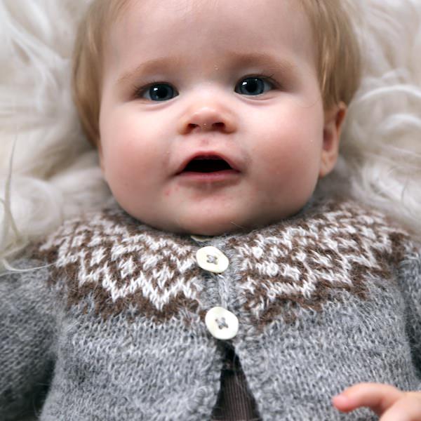 Tricoteuse d'Islande – Hélène Magnússon