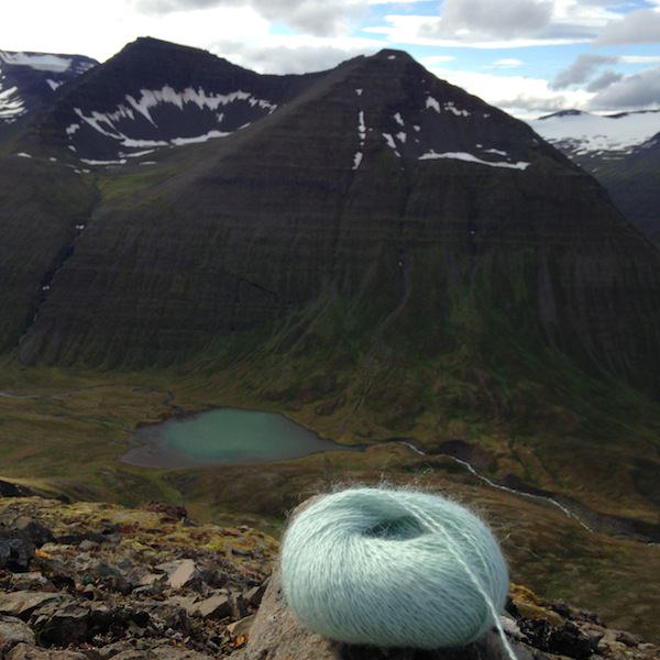 Tricoteuse d'Islande – Hélène Magnússon