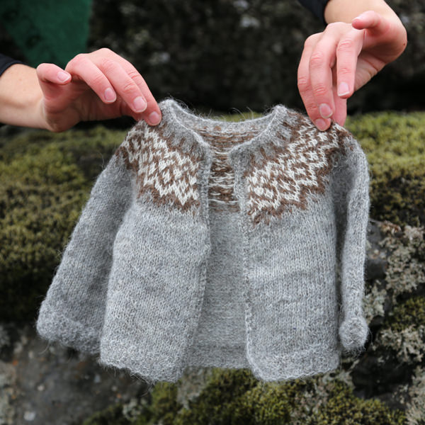 Tricoteuse d'Islande – Hélène Magnússon