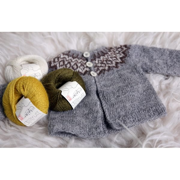 Tricoteuse d'Islande – Hélène Magnússon