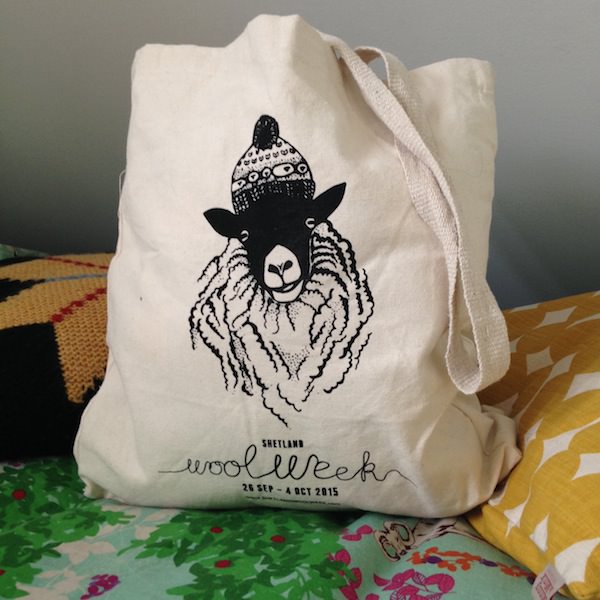 Tricoteuse d'Islande – Hélène Magnússon