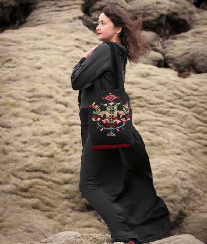 Tricoteuse d'Islande – Hélène Magnússon