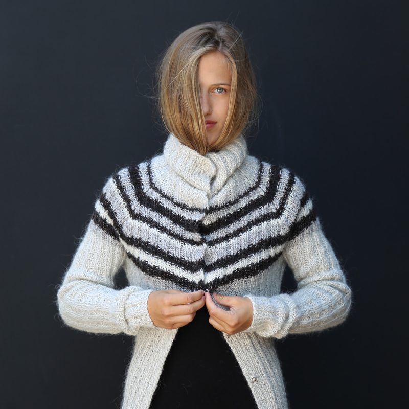 Tricoteuse d'Islande – Hélène Magnússon