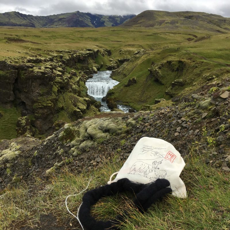 Tricoteuse d'Islande – Hélène Magnússon