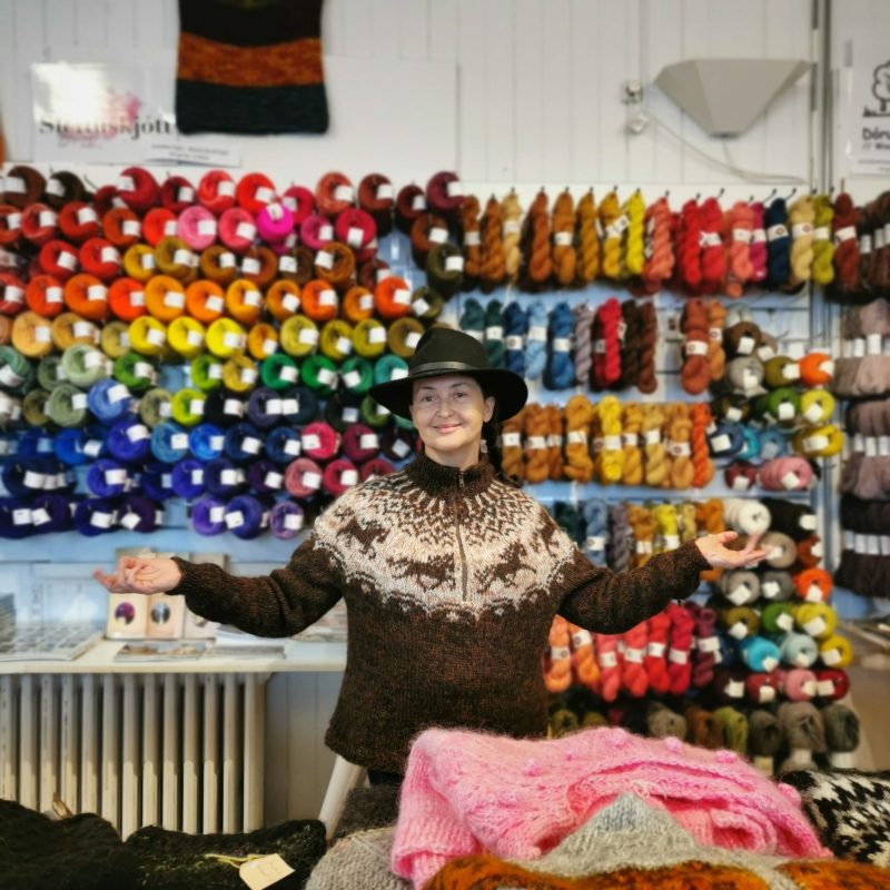 Tricoteuse d'Islande – Hélène Magnússon